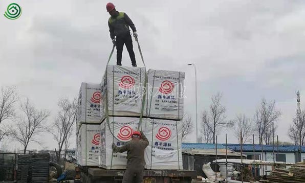 唐山_石家莊工地建筑模板木方到貨卸車